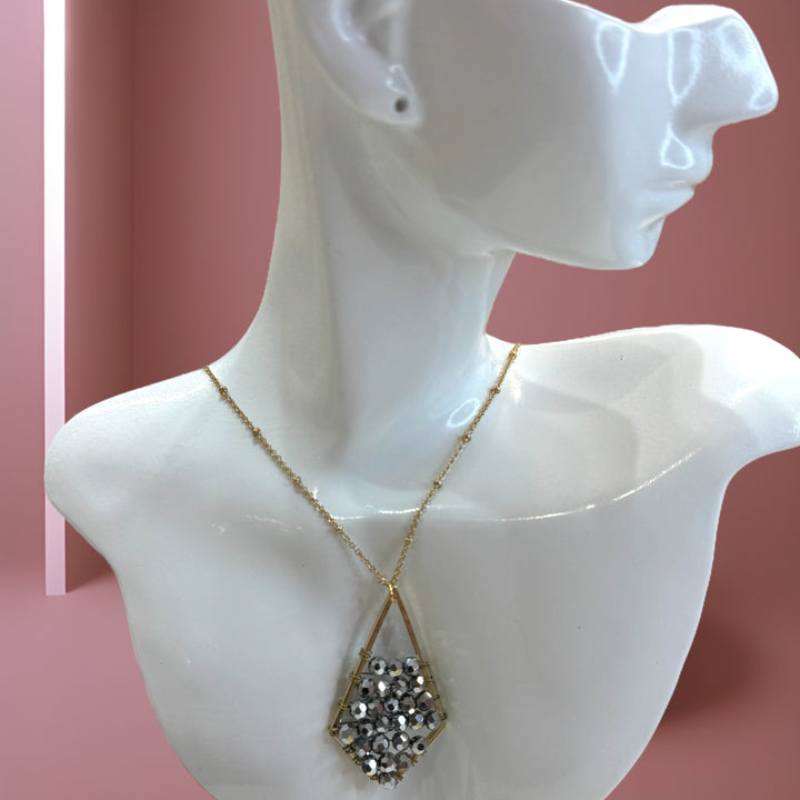 Geometric-shaped metallic crystal chain necklace