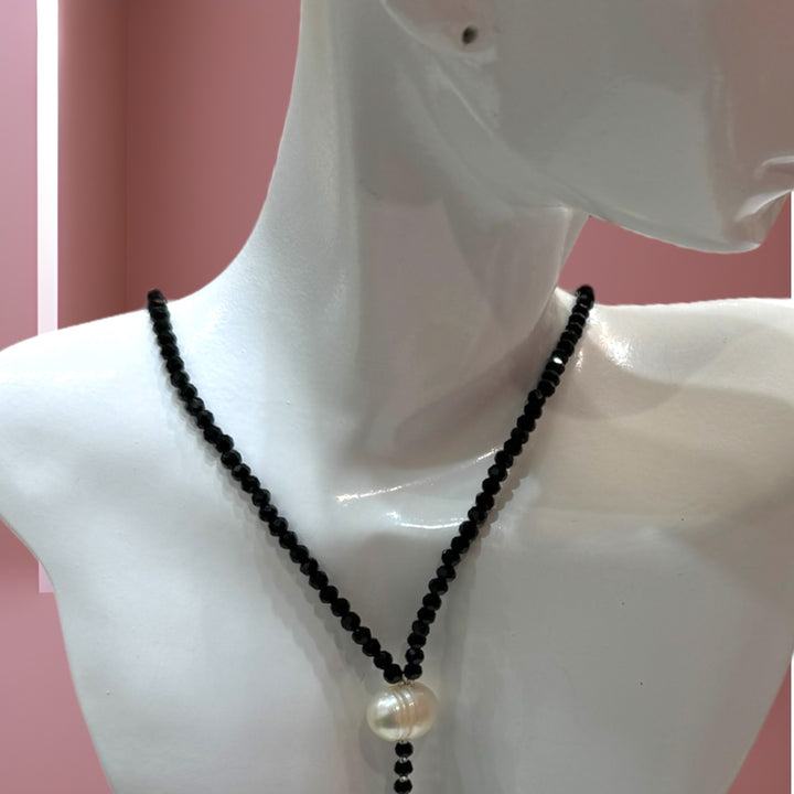 Elegant crystals combined with a touch of Baroque pearls.