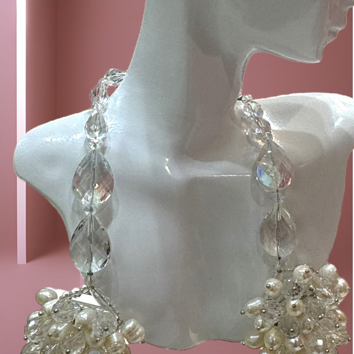 Elegant Necklace of Freshwater Pearls with Crystal Accents