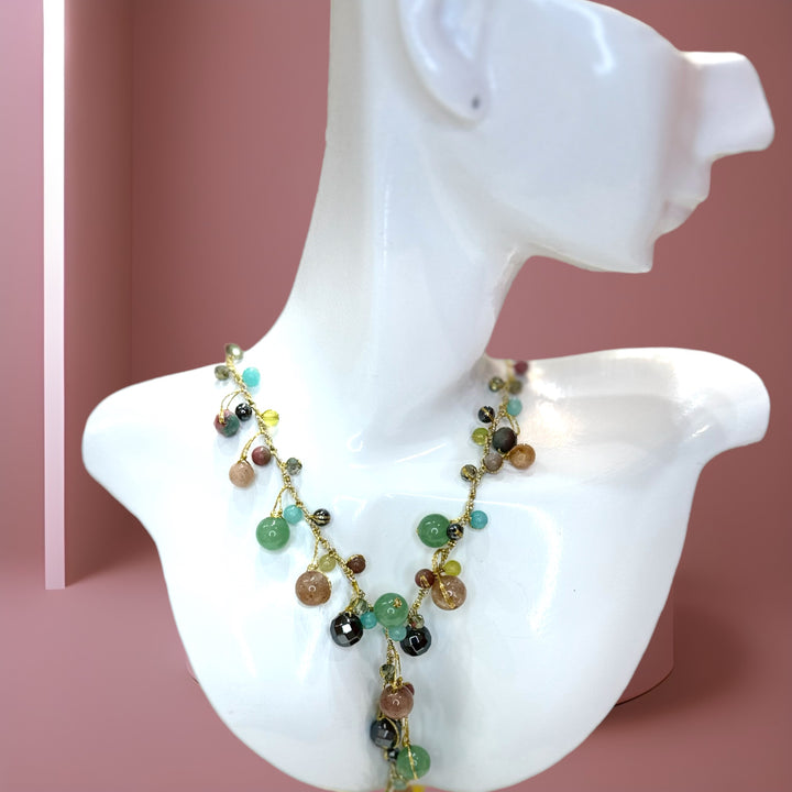 Exquisite stone silk necklace with a beautiful blend of colors.